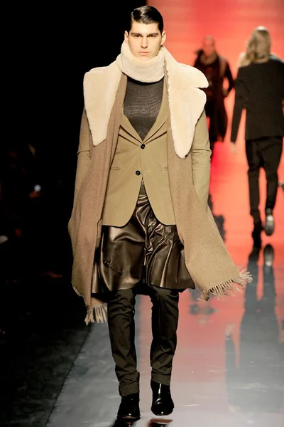 Look 19